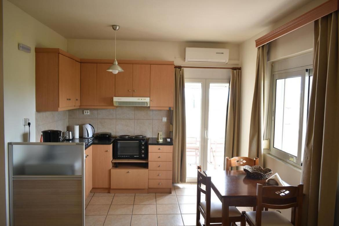 Mini Art Apartments Gerani  Bagian luar foto