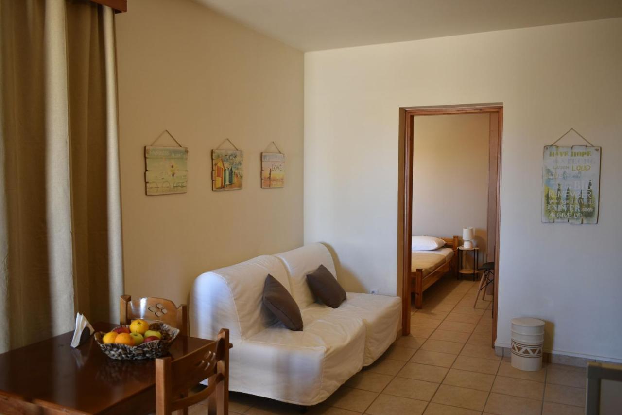 Mini Art Apartments Gerani  Bagian luar foto