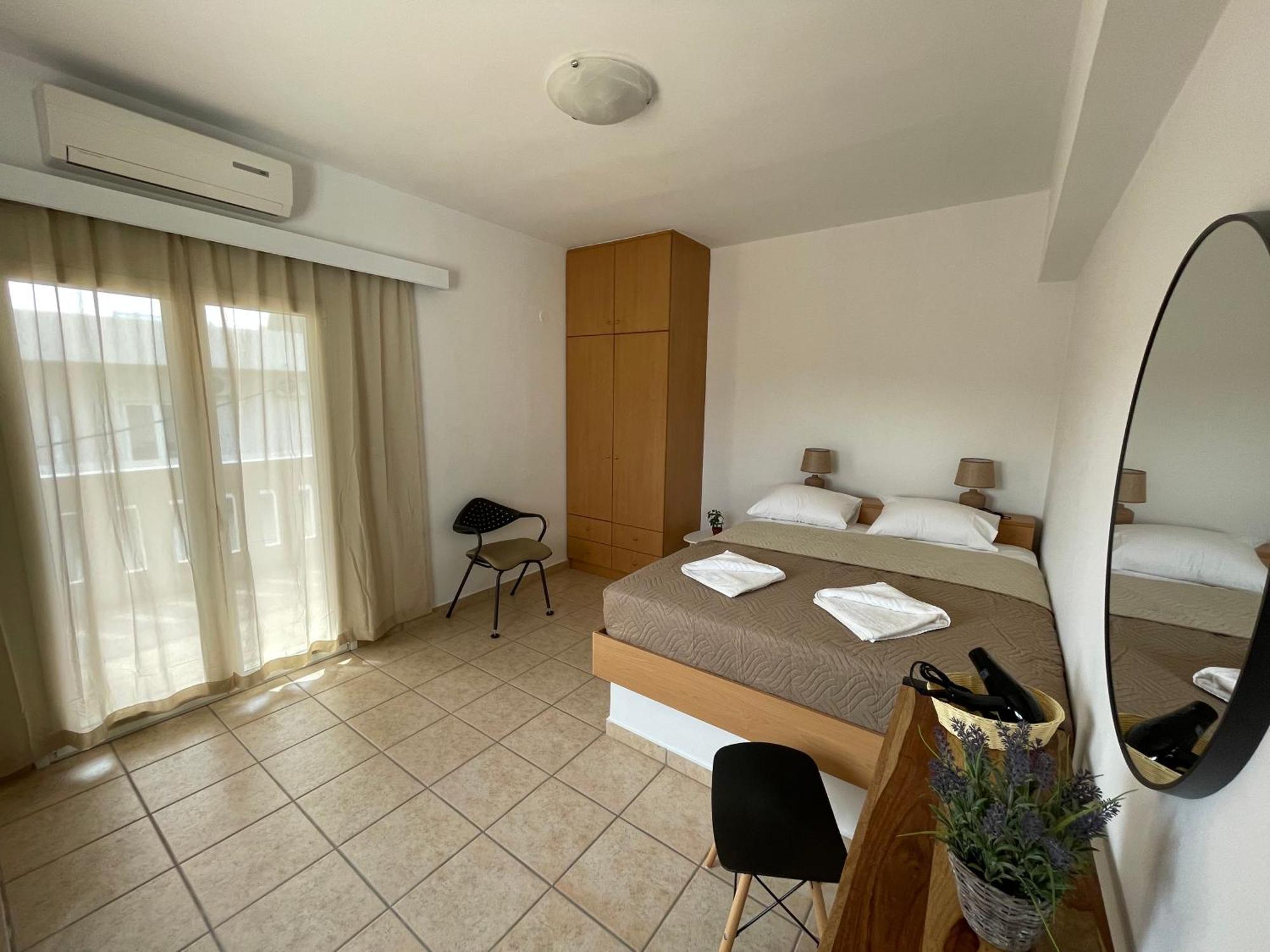 Mini Art Apartments Gerani  Bagian luar foto