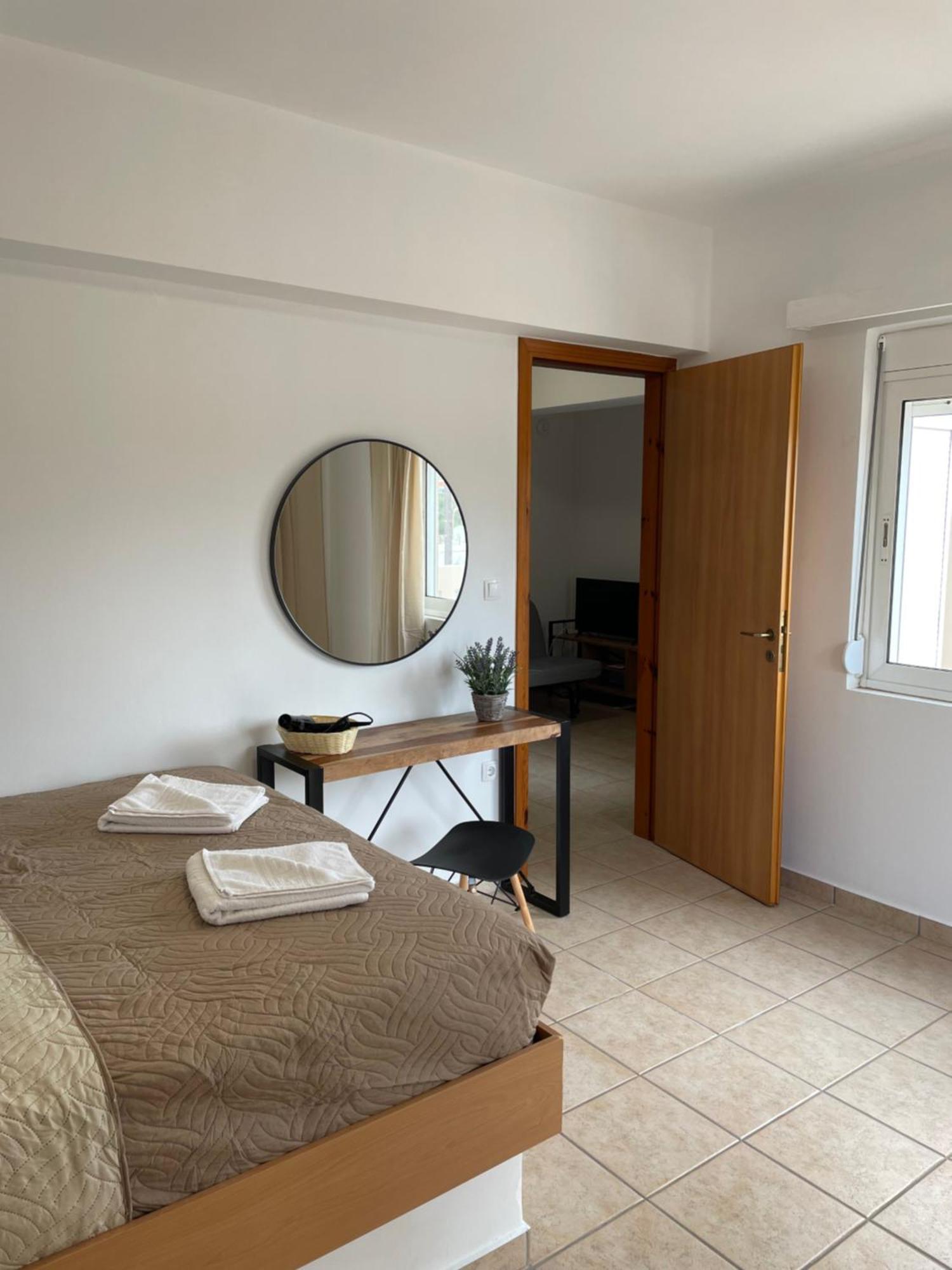 Mini Art Apartments Gerani  Bagian luar foto