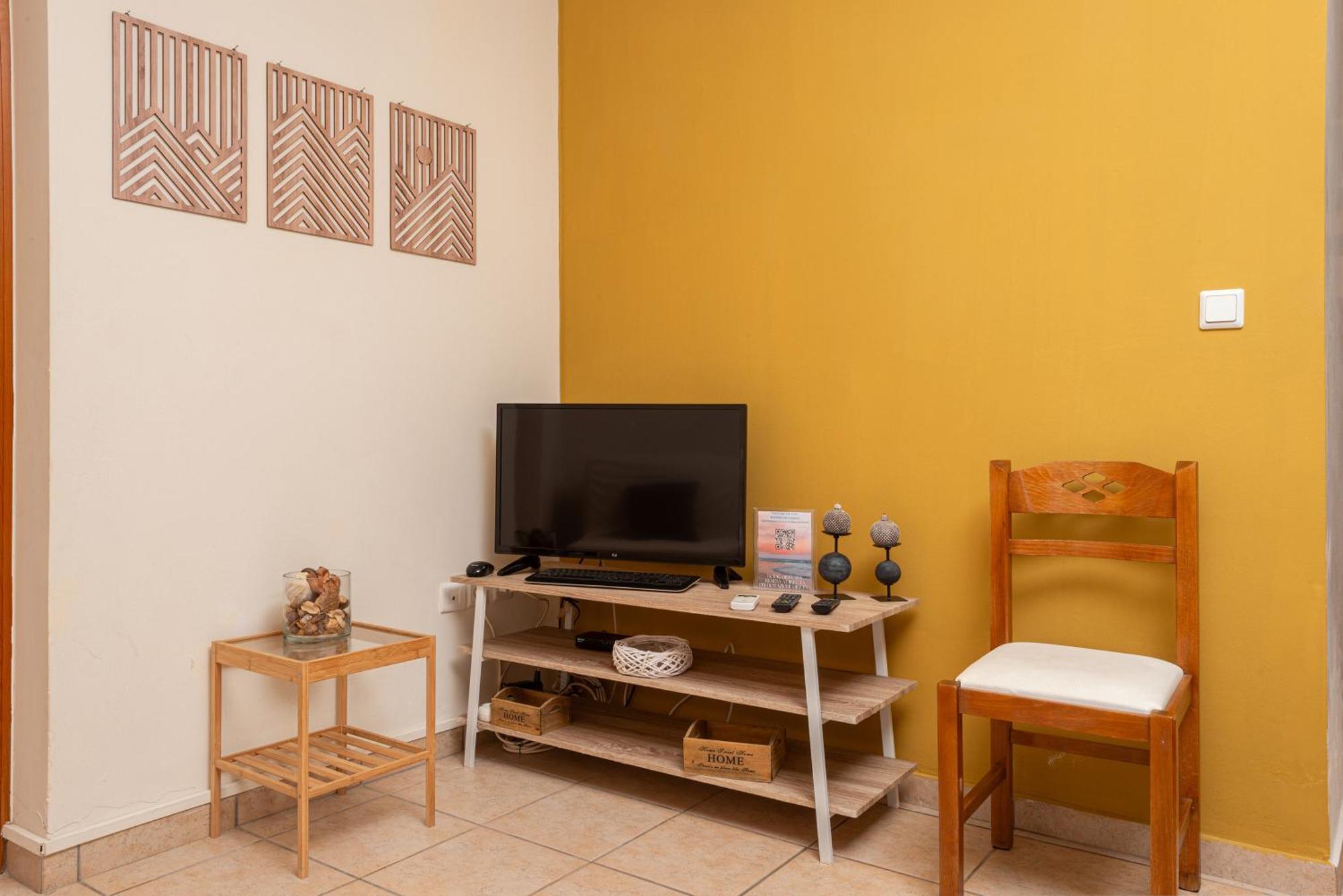 Mini Art Apartments Gerani  Bagian luar foto