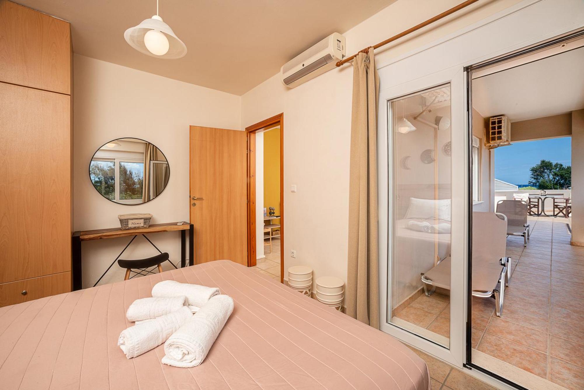 Mini Art Apartments Gerani  Bagian luar foto