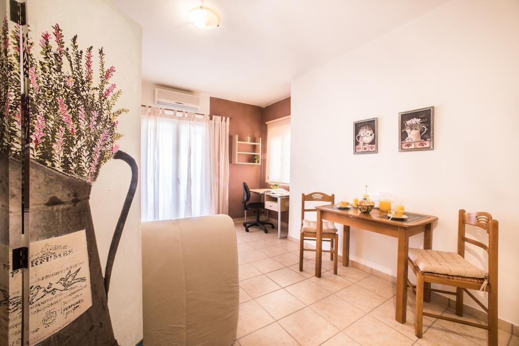 Mini Art Apartments Gerani  Bagian luar foto